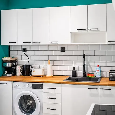 1 Min Walk To Main Street & 2bdr & Free Parking Апартамент Сандански
