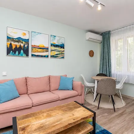 Апартамент 1 Min Walk To Main Street & 2bdr & Free Parking