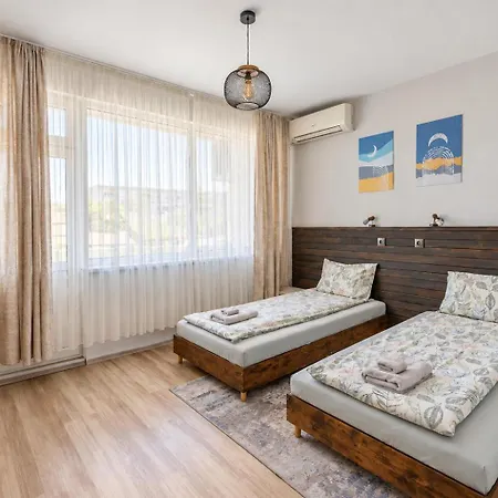 Апартамент 1 Min Walk To Main Street & 2bdr & Free Parking