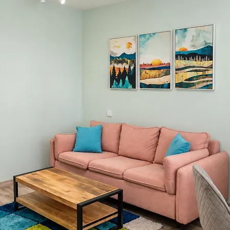 Апартамент 1 Min Walk To Main Street & 2bdr & Free Parking *